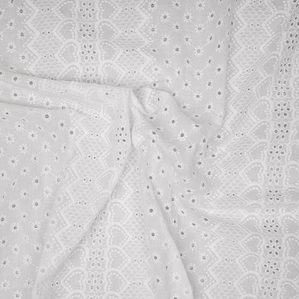 Tissu coton blanc bandes brodés coeurs et fleurs ajourés - pretty mercerie - mercerie en ligne