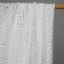 Tissu coton blanc bandes brodés coeurs et fleurs ajourés - pretty mercerie - mercerie en ligne