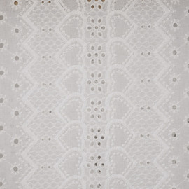Tissu coton blanc bandes brodés coeurs et fleurs ajourés - pretty mercerie - mercerie en ligne