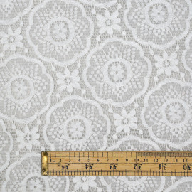 Tissu dentelle blanc cassé motif romantic flower - pretty mercerie - mercerie en ligne