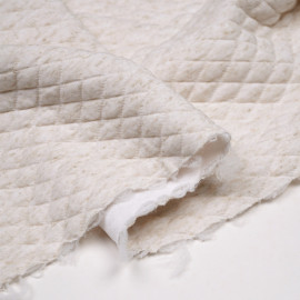Tissu matelassé crème à motif losange moucheté beige - pretty mercerie - mercerie en ligne