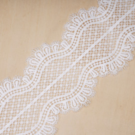 Ruban guipure blanc cassé à motif jolies fleurs - pretty mercerie - mercerie en ligne
