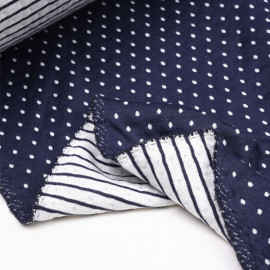 Tissu matelassé bleu marine à pois tissé blanc cassé - Pretty mercerie - mercerie en ligne