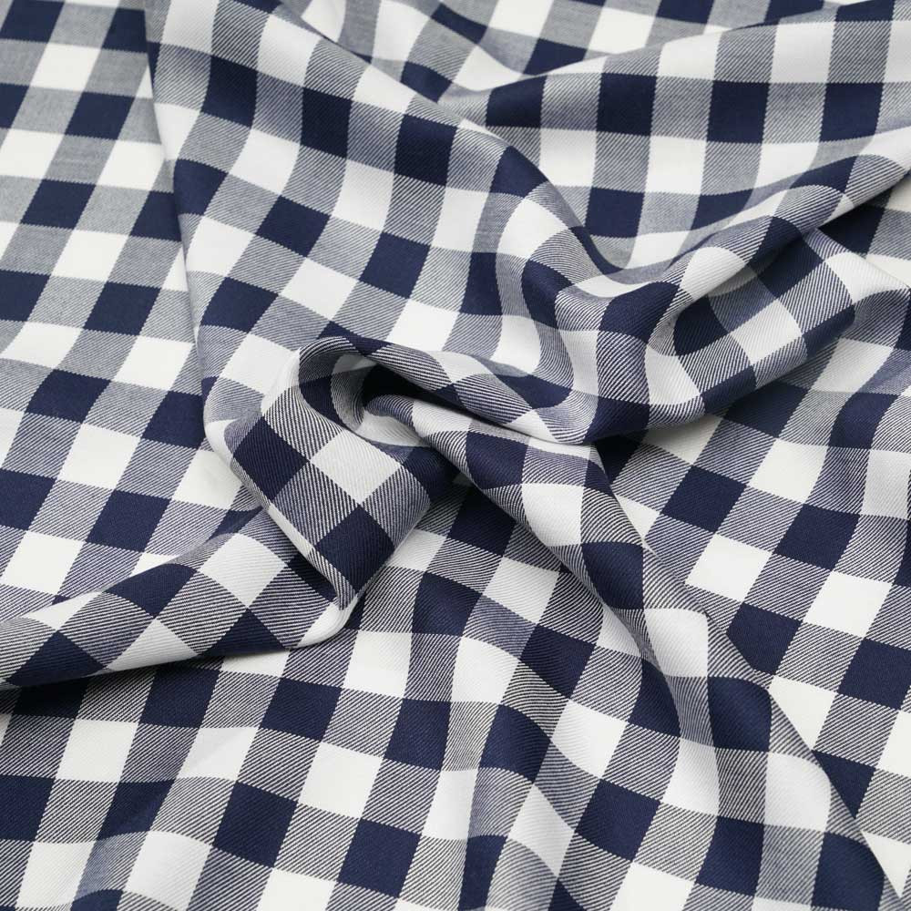 Tissu viscose sergé et tissé à motif vichy bleu marine et blanc - pretty mercerie - mercerie en ligne