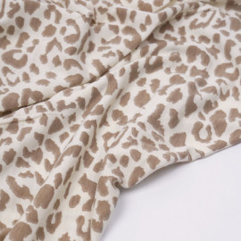 Tissu jersey chocolat blanc à motifs léopard beige - pretty mercerie - mercerie en ligne