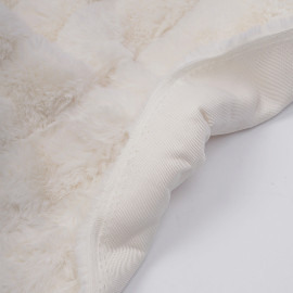 Tissu fausse fourrure blanc cassé à rayures verticales - pretty mercerie - mercerie en ligne