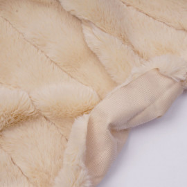Tissu fausse fourrure beige rosé à rayures verticales - pretty mercerie - mercerie en ligne