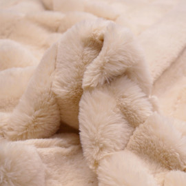 Tissu fausse fourrure beige rosé à rayures verticales - pretty mercerie - mercerie en ligne