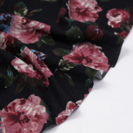Tissu jersey noir à motif fleuri berry et vert - pretty mercerie - mercerie en ligne