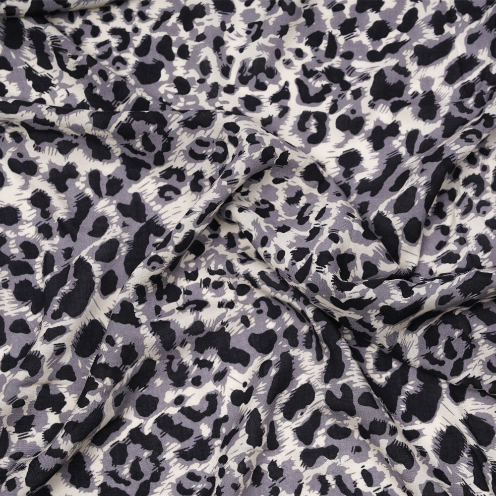 Tissu viscose crème à motif léopard gris et noir - pretty mercerie - mercerie en ligne