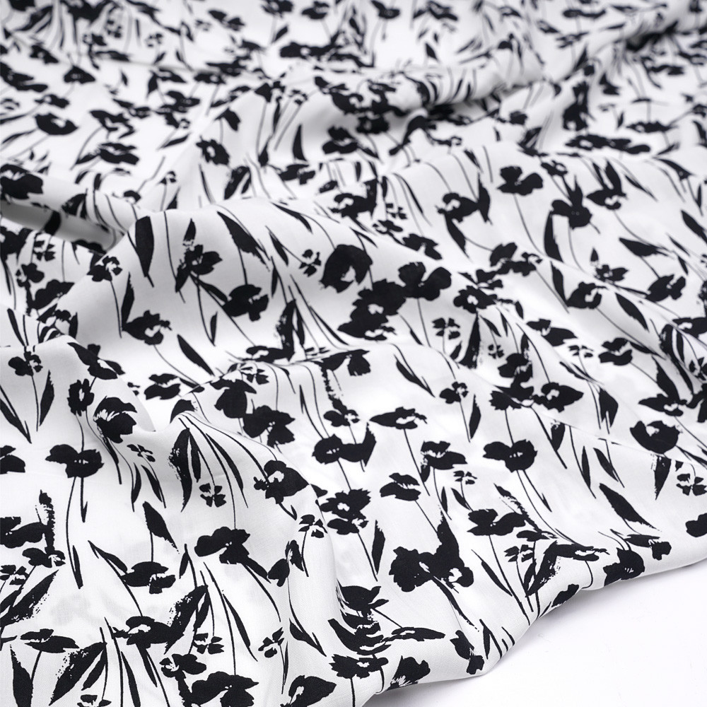 Tissu viscose blanc à motif fleurs noires - pretty mercerie - mercerie en ligne
