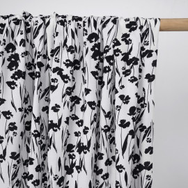 Tissu viscose blanc à motif fleurs noires - pretty mercerie - mercerie en ligne