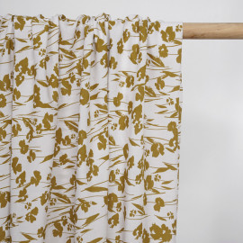 Tissu viscose blanc à motif fleuri moutarde doré - pretty mercerie - mercerie en ligne