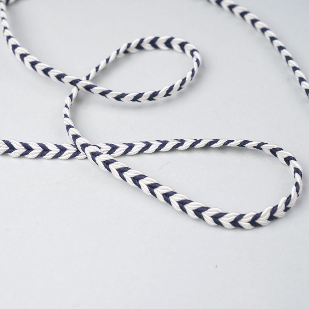 Galon tressé chevron blanc et bleu 5mm - pretty mercerie - mercerie en ligne