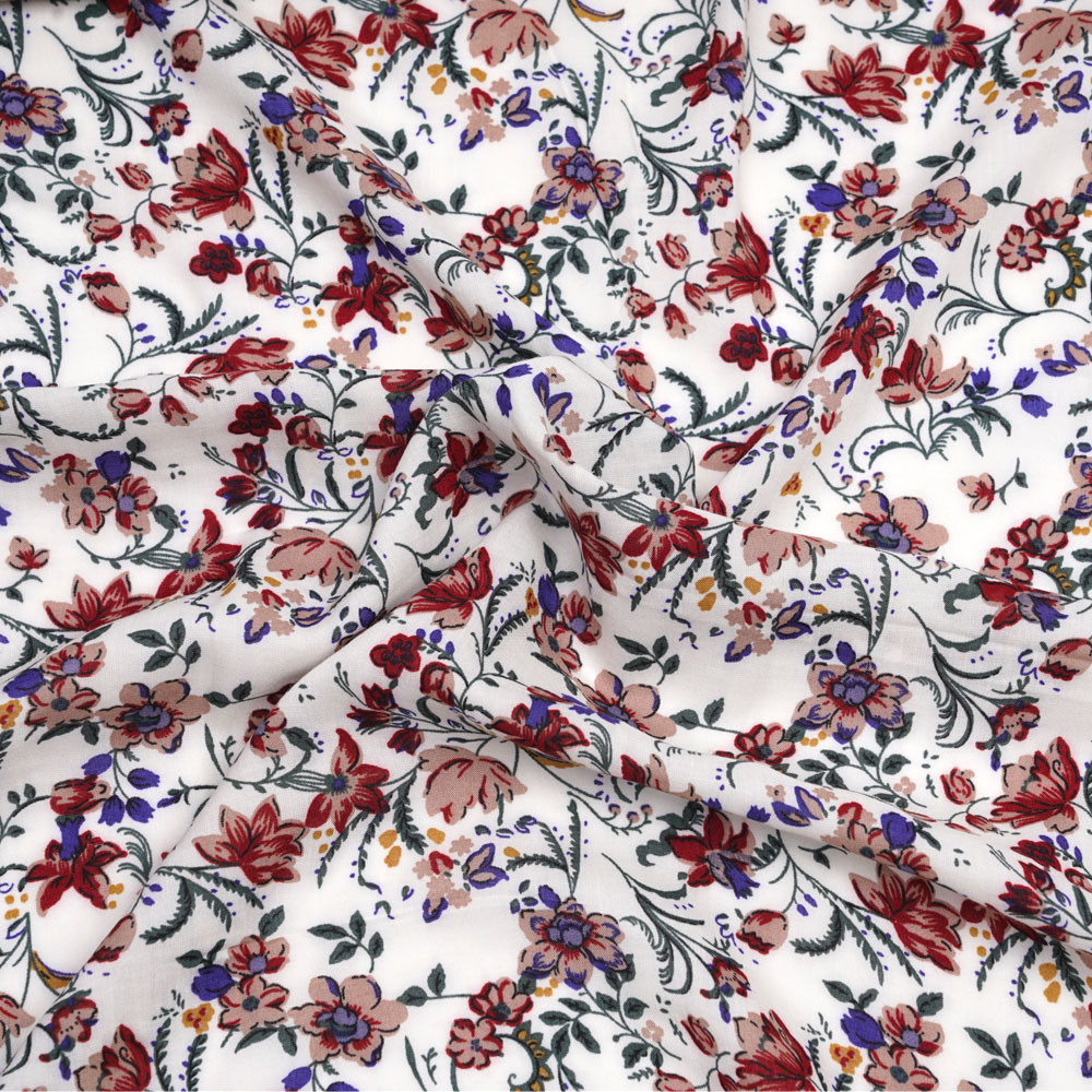 Tissu viscose blanc cassé à motif fleuri vert, bleu, rouge  - pretty mercerie - mercerie en ligne