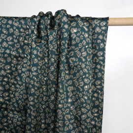 Tissu jacquard vert evergreen à motif léopard doré et fil lurex or - pretty mercerie  - mercerie en ligne