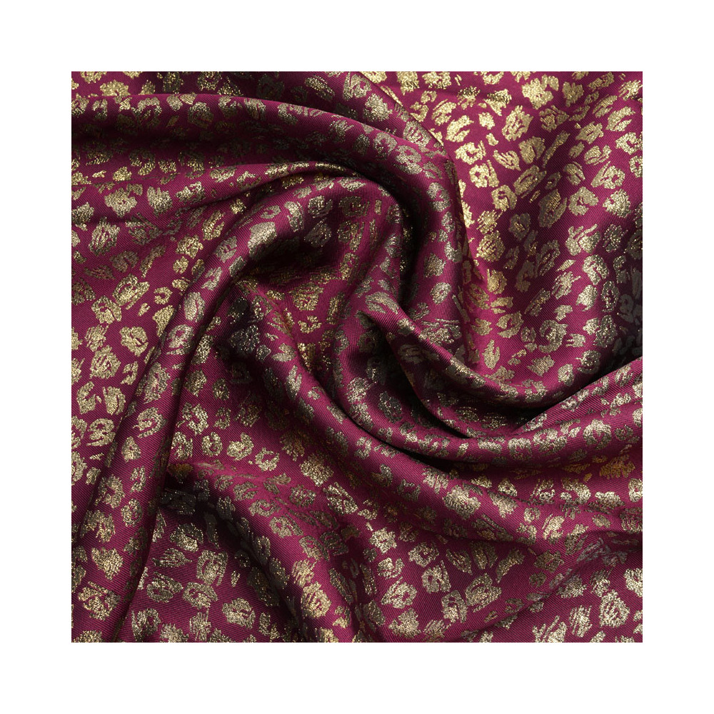Tissu jacquard Tibetan red à motif léopard et fil lurex or | pretty mercerie | mercerie en ligne