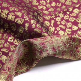Tissu jacquard Tibetan red à motif léopard et fil lurex or | pretty mercerie | mercerie en ligne