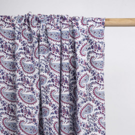 Tissu viscose blanche à motif paisley beaujolais et bleu | pretty mercerie | mercerie en ligne