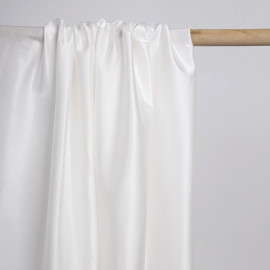 Tissu crêpe de soie blanc cassé satiné | Pretty Mercerie | mercerie en ligne