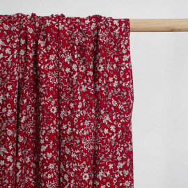Tissu viscose lipstick red à motif fleurs des champs blanches | Pretty Mercerie | Mercerie en ligne