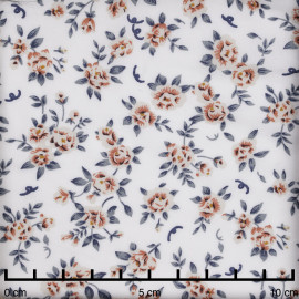 Tissu viscose blanche à motif bouquet de rose rust et bleu | Pretty Mercerie | mercerie en ligne