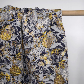 Tissu jacquard bleu ciel à motif tissé fleur bleu marine et doré | Pretty Mercerie | mercerie en ligne
