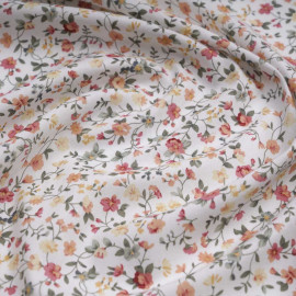 Tissu coton blanc à motif blooming rose et vert | Pretty Mercerie | Mercerie en ligne