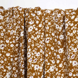 Tissu crêpe ginger à motif petites pâquerettes blanches au coeur mauve | Pretty mercerie | mercerie en ligne