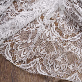 Tissu dentelle fine blanc à motif romantique | pretty mercerie | mercerie en ligne