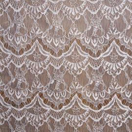 Tissu dentelle fine blanc à motif romantique | pretty mercerie | mercerie en ligne