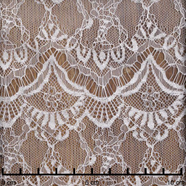 Tissu dentelle fine blanc à motif romantique | pretty mercerie | mercerie en ligne