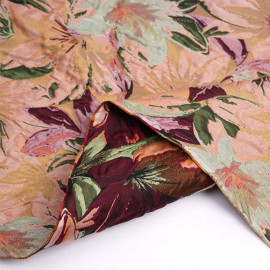 Tissu jacquard tropical peach à motif tissé fleurs tropicales roses et vertes | Pretty Mercerie | Mercerie en ligne