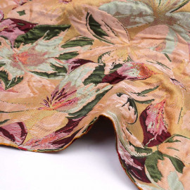 Tissu jacquard tropical peach à motif tissé fleurs tropicales roses et vertes | Pretty Mercerie | Mercerie en ligne