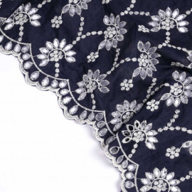 Tissu coton bleu nuit à motif brodé bohème fleuri crème | Pretty Mercerie | mercerie en ligne