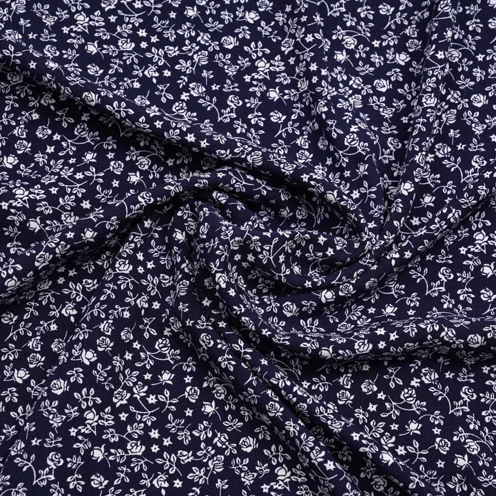 Tissu viscose bleu nuit à motif bouquet de rose blanche| Pretty Mercerie | mercerie en ligne