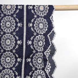 Tissu coton bleu nuit à motif brodé couronne de fleur crème| Pretty Mercerie | mercerie en ligne