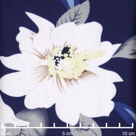 Tissu viscose bleu nuit à motif grosse fleur blanc et beige | Pretty Mercerie | mercerie en ligne