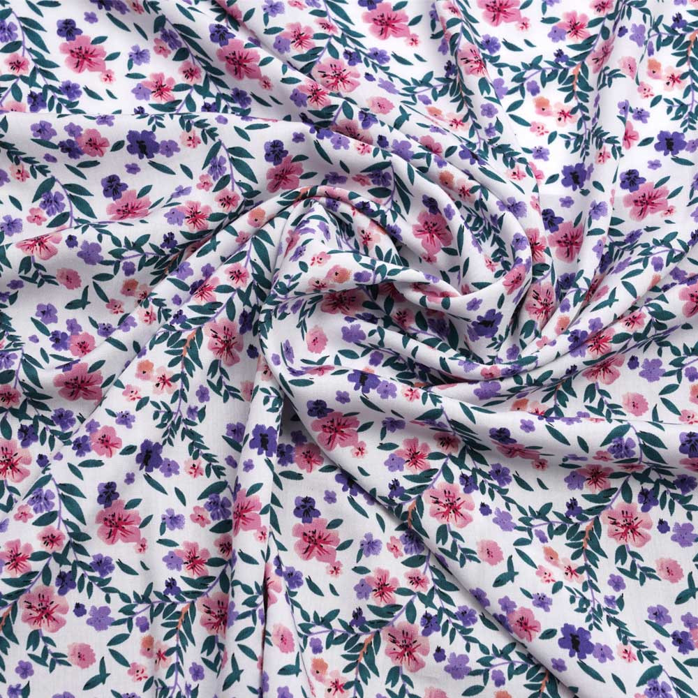 Tissu viscose blanc à motif printanier fleur rose, mauve et vert | Pretty Mercerie | mercerie en ligne
