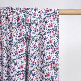 Tissu viscose blanc à motif printanier fleur rose, mauve et vert | Pretty Mercerie | mercerie en ligne