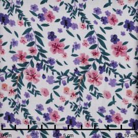 Tissu viscose blanc à motif printanier fleur rose, mauve et vert | Pretty Mercerie | mercerie en ligne