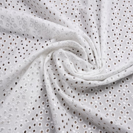 Tissu coton blanc brodé fleur ajourée et paillette argentée | Pretty Mercerie | mercerie en ligne