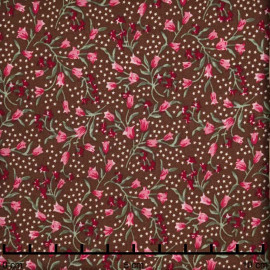 Tissu viscose marron à motif rose et petites étoiles blanches | Pretty Mercerie | Mercerie en ligne
