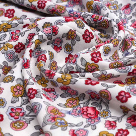 Tissu viscose blanc à motif fleurs gipsy fuchsia moutarde et gris | Pretty Mercerie | Mercerie en ligne