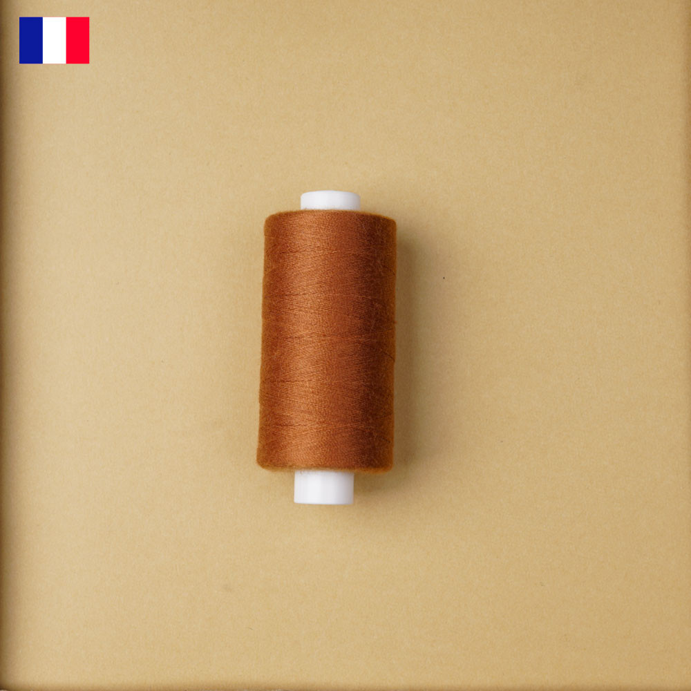 Fil à coudre sudan brown ténacité 500 m | fabrication française | pretty Mercerie | Mercerie en ligne