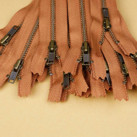 Fermeture éclair YKK non-séparable sienna 14cm | Pretty Mercerie | Mercerie en ligne