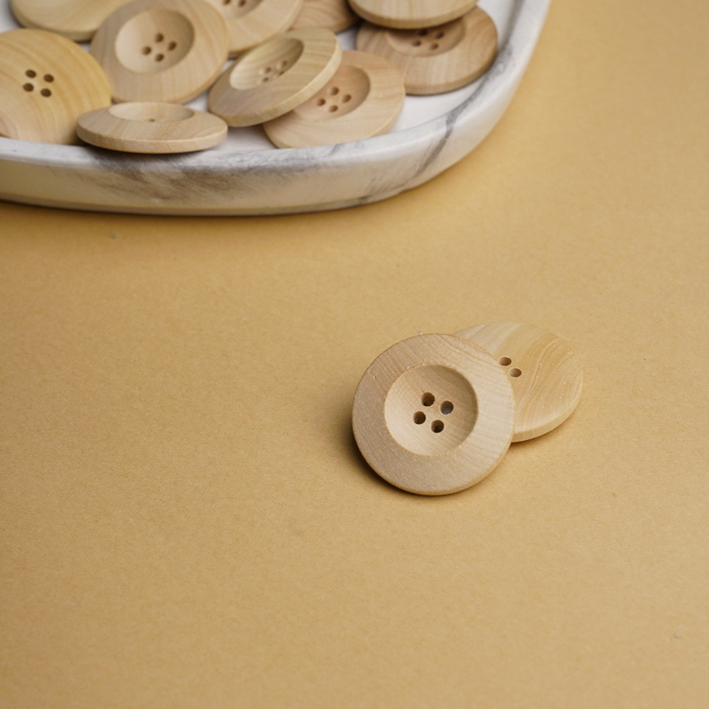 Bouton bois naturel rond 4 trous 30mm | Pretty Mercerie | Mercerie en ligne