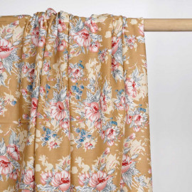 Tissu viscose sable à motif florale rose, rouge et bleu | Pretty Mercerie | Mercerie en ligne