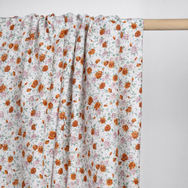 Tissu viscose blanc à motif petite rose mauve, vert pastel et burnt orange  | Pretty Mercerie | Mercerie en ligne