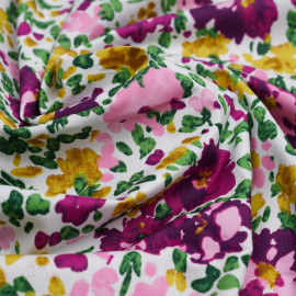 Tissu coton blanc à motif bouquet de fleur violet, vert, ocre et rose| Pretty Mercerie | Mercerie en ligne